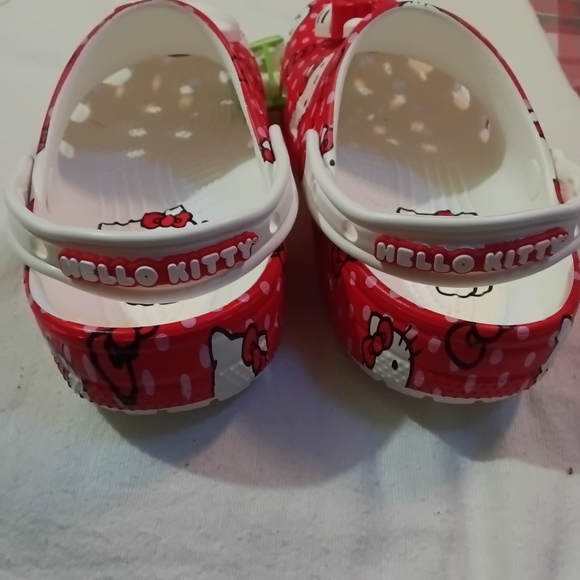 New With Tags Hello Kitty Red Polka Dot Crocs Size Womans 8 / Men's 6 - Picture 2 of 6